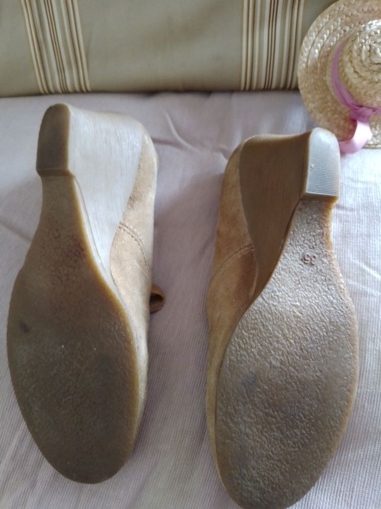 Quer casar?Então case calçada-Sapatos Haity Novos15E-Pochette5EDesde3E