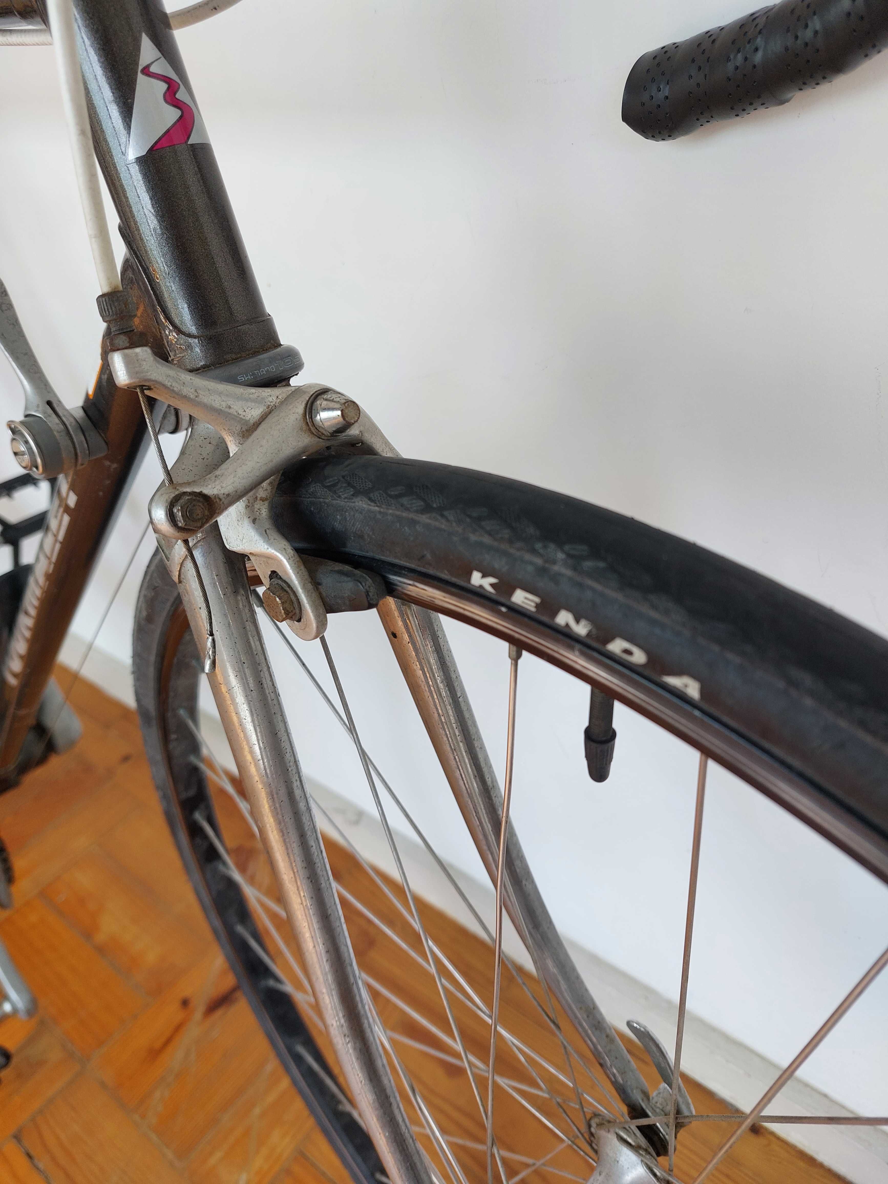 Bicicleta de estrada clássica (final de 80, início 90) em aço