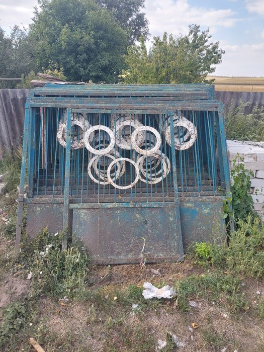 Металевий паркан.