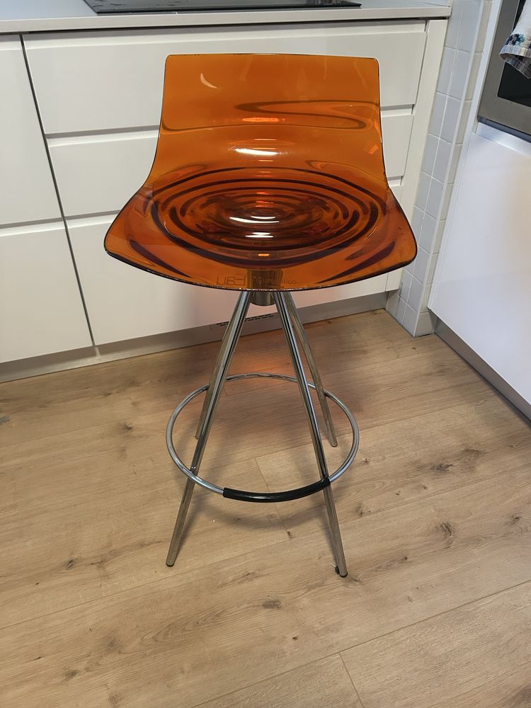 2 bancos altos Calligaris L’eau laranja