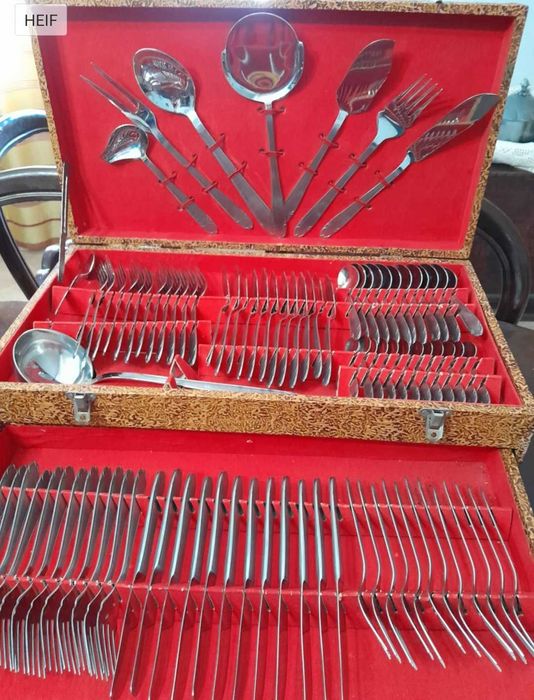 Faqueiro Muito Antigo ( 50 anos ) Totalmente em INOX com 80 peças