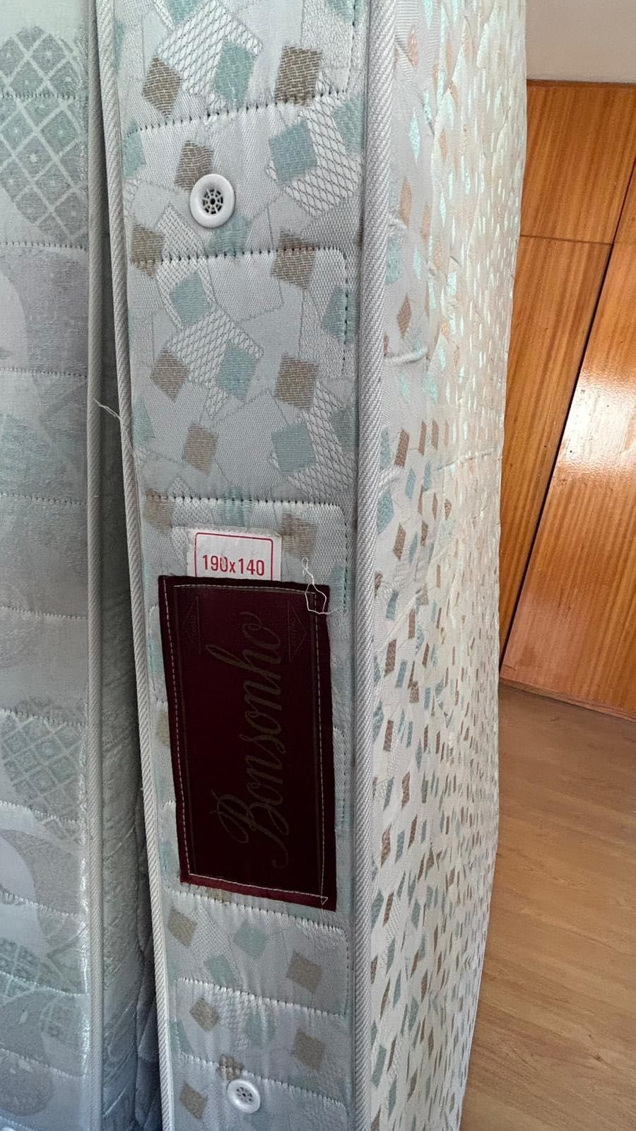 Cama casal com colchão