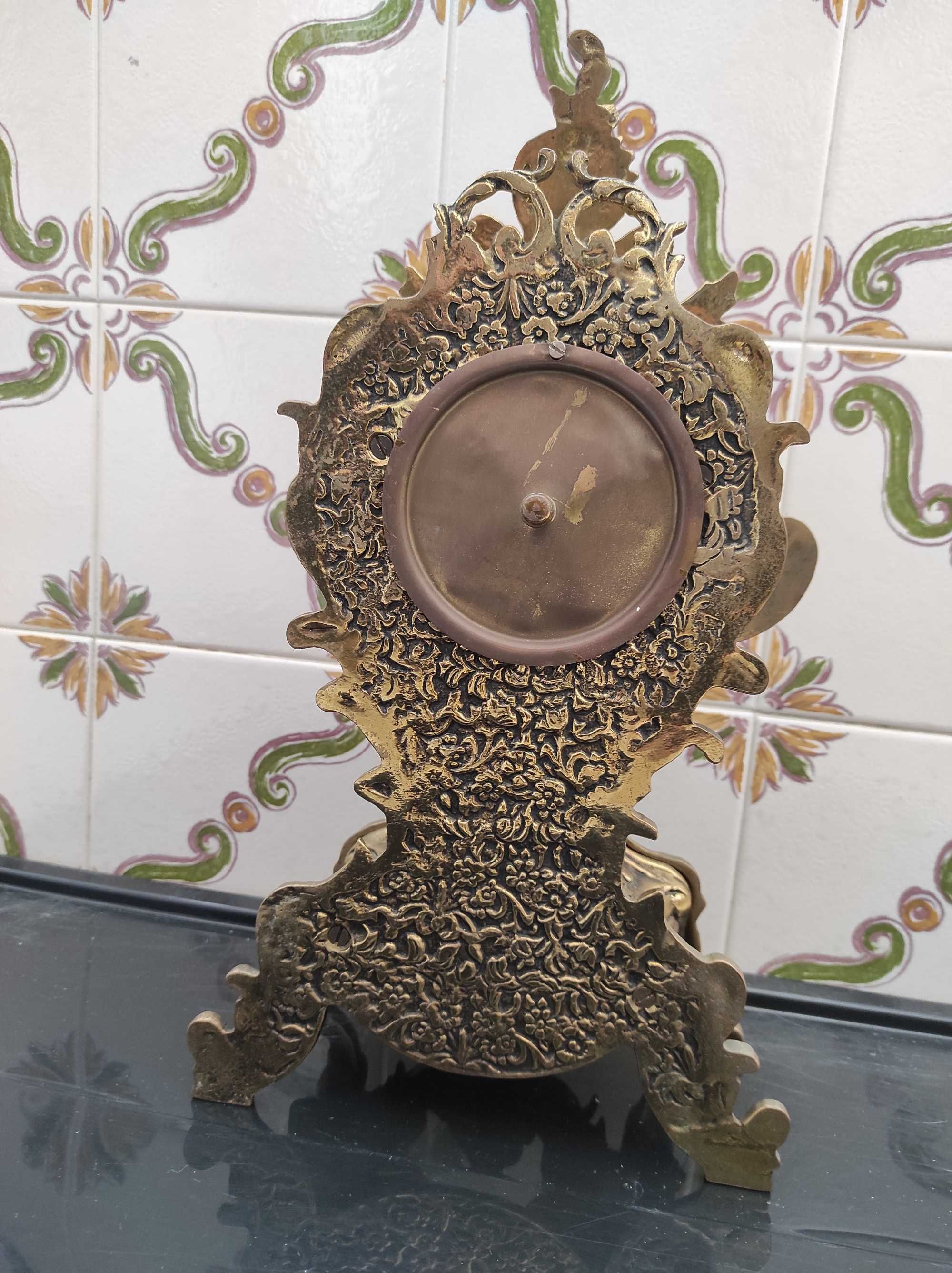 Relógio de sala em latão amarelo