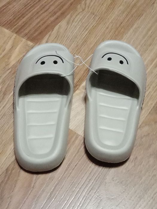 Шлёпанцы.  Шлёпки. Тапочки.