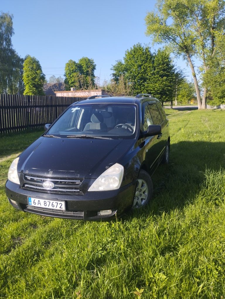 Продам машину kia carnival