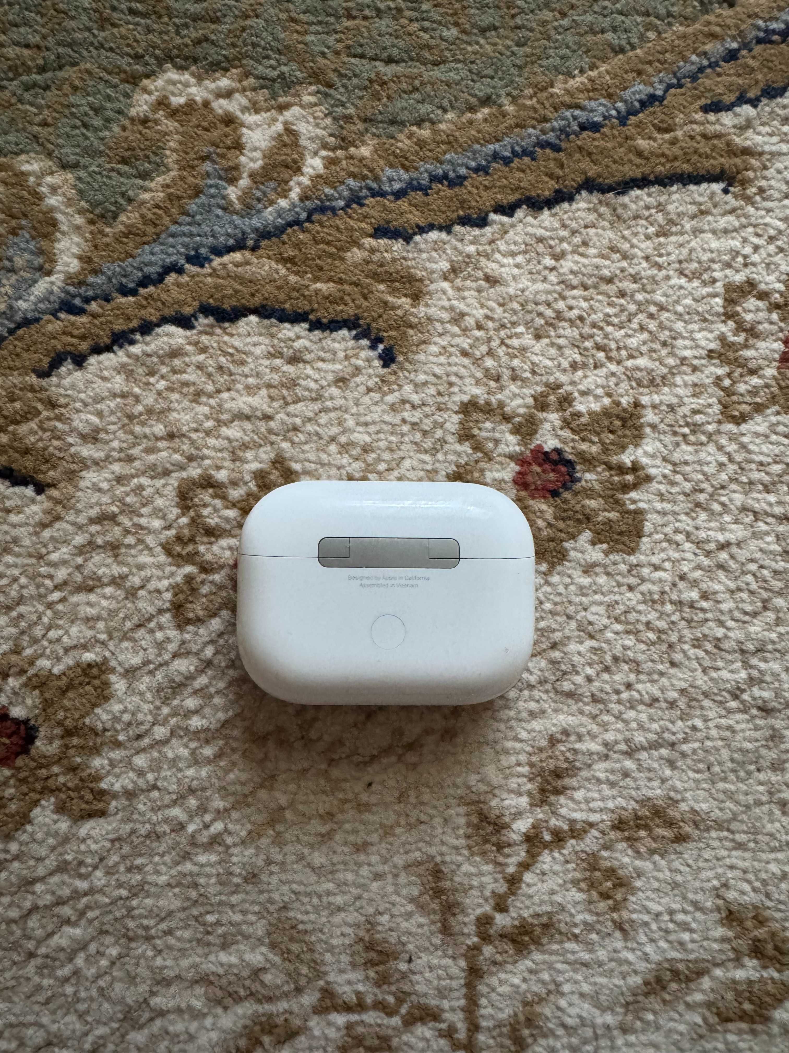 Навушники AirPods Pro 2nd gen with MagSafe Case (USB‑C) (MTJV3)