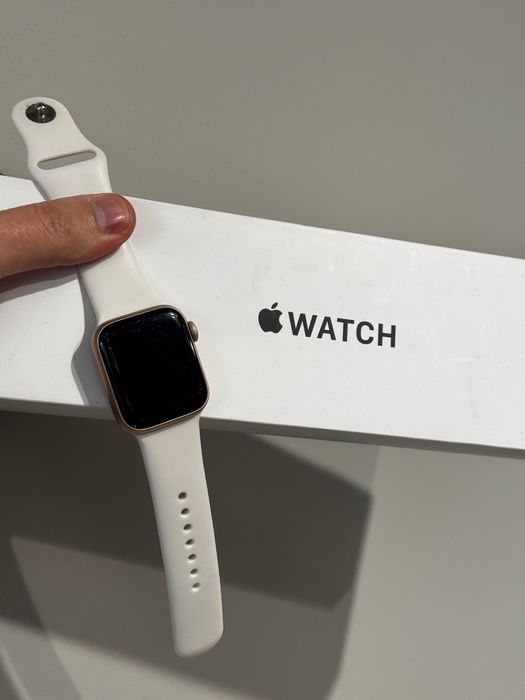 Apple Watch SE 40mm Gold