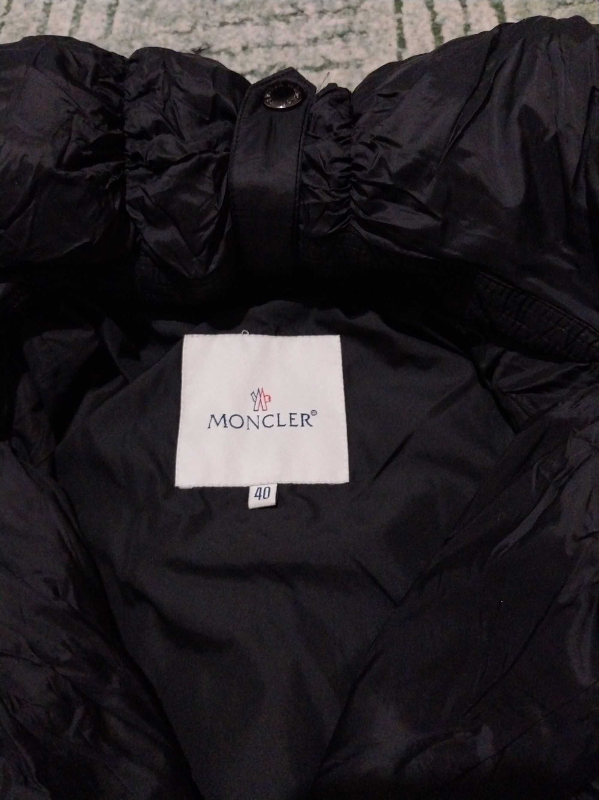 Пуховик жіночий зимовий Moncler б/у