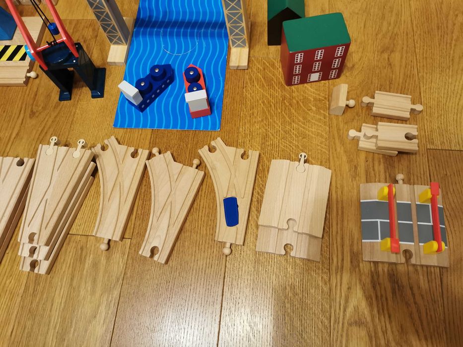 Duży zestaw drewnianych torów IKEA (130 elementów)