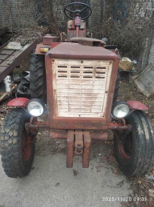 Трактор Т25 з плугом