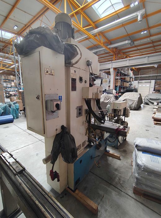 Frezarka Solidna baza do przeróbki na CNC . Mechanicznie sprawna