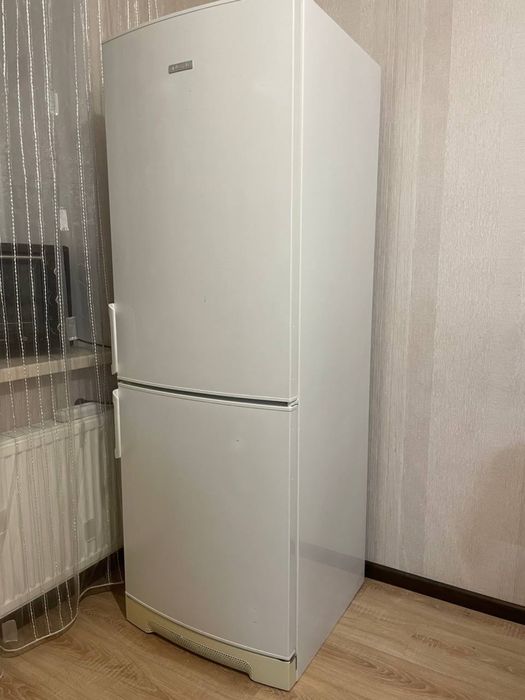 Продам холодильник Electrolux ERB35255W (Made in Sweden)