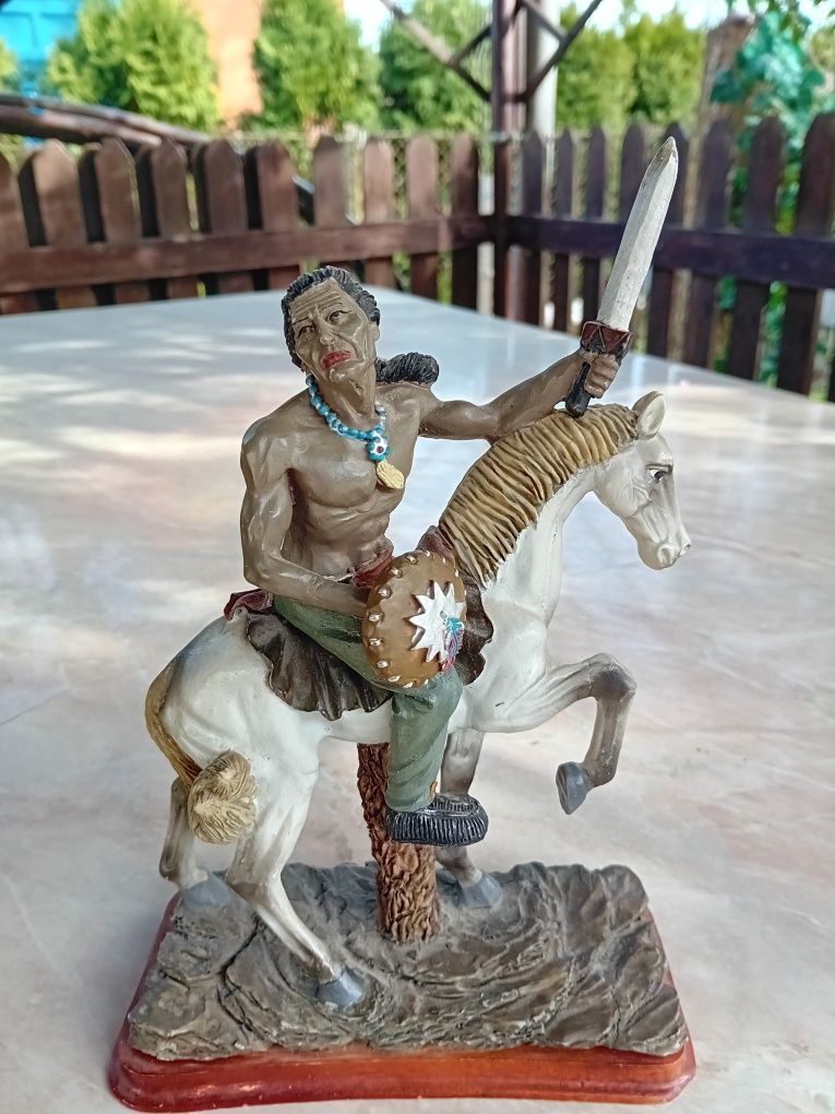 Figurka indianin na koniu