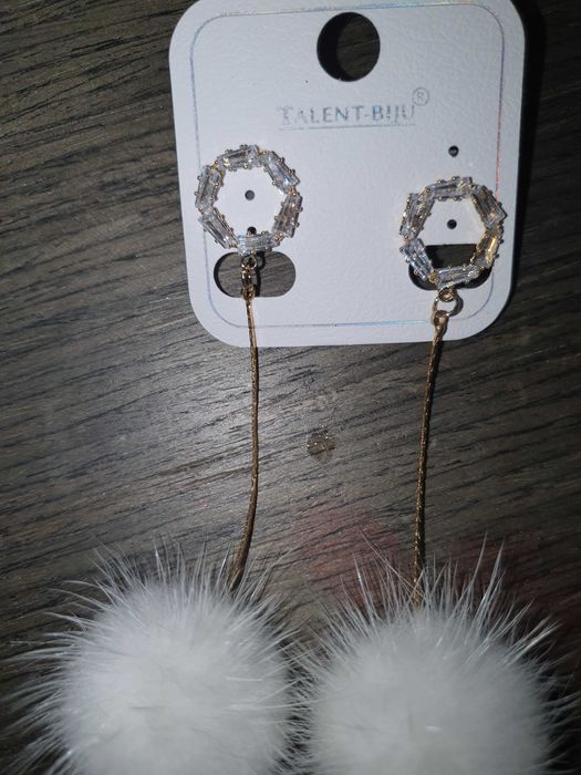 Brincos novos compridos