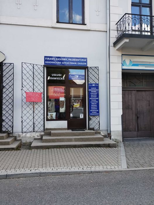 Do wynajęcia lokal handlowo-usługowy w rynku w  Krzeszowicach