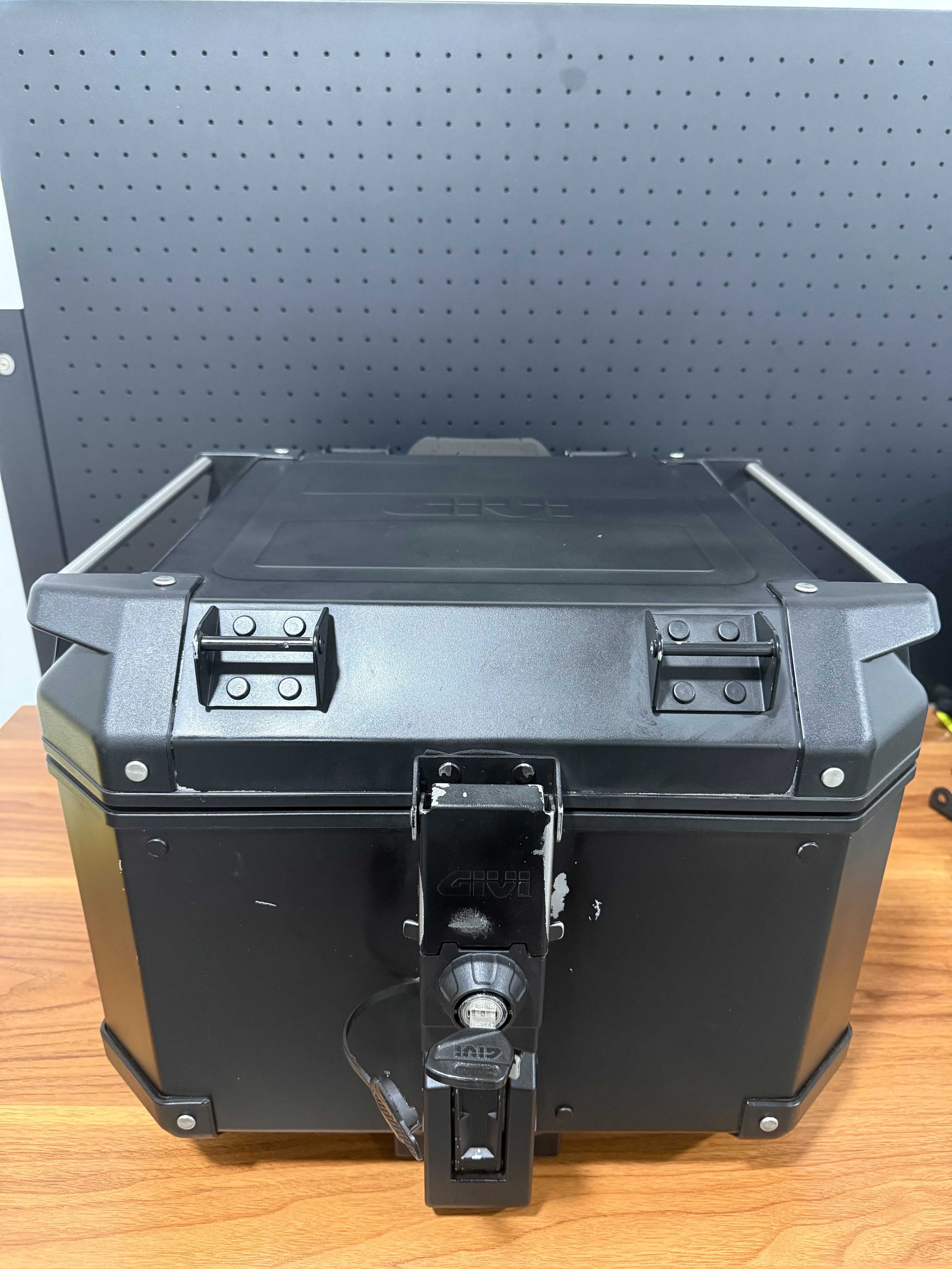 Mala Top Case Givi Trekker Outback 42 Black Line
