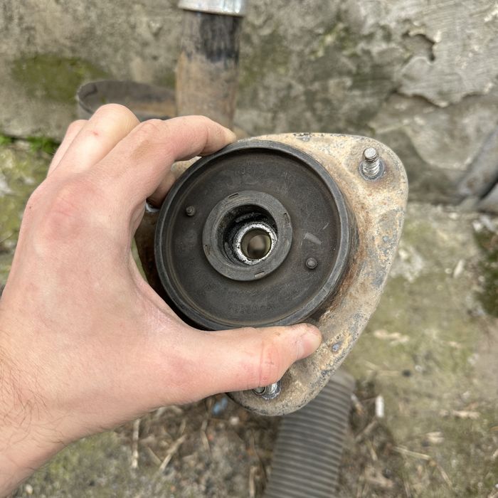 Стойка передня права для subaru outback 2015-2018 b15 субару