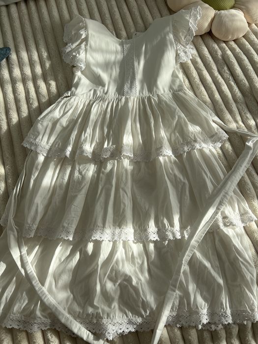 Красива сукня для дівчинки