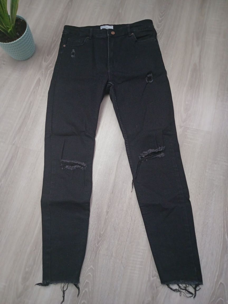 Spodnie z przetarciami z Bershka eur 38