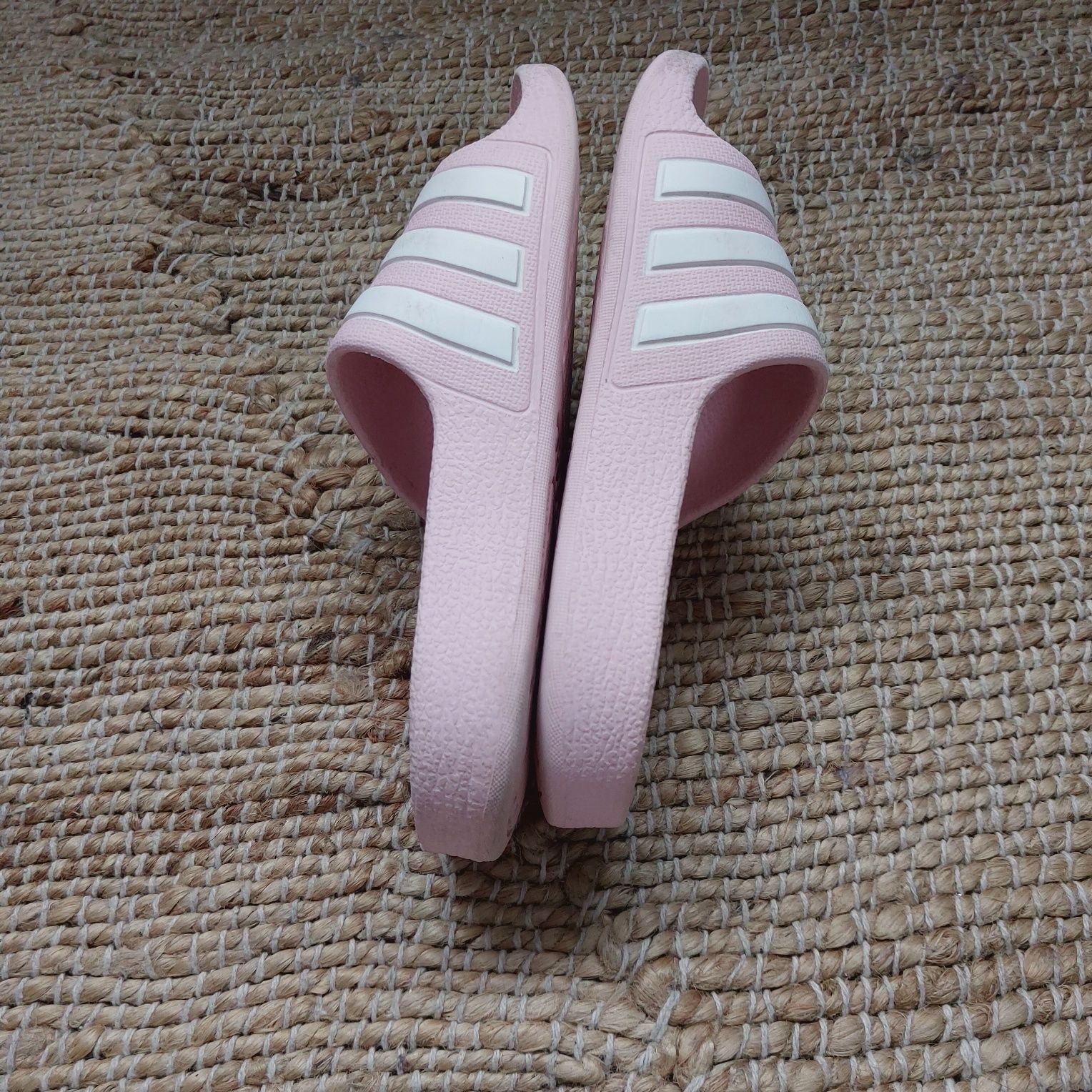 Adidas klapki w rozmiarze 26
