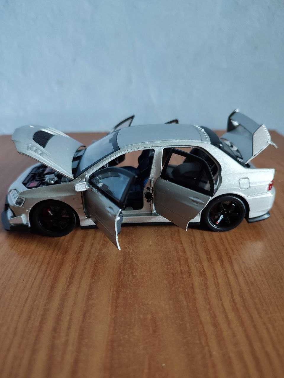 Mitsubishi Lancer Evolution 9 металева машинка модель іграшка 1:32