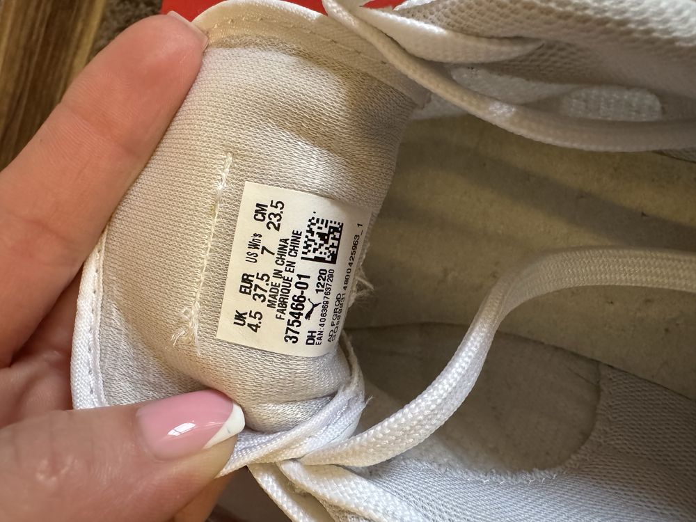 Кросівки Puma 37,5 розмір  4,5 устілка 23, 5 см