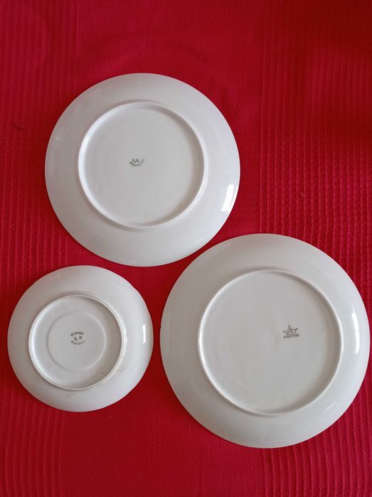 Pratos de criança antigos