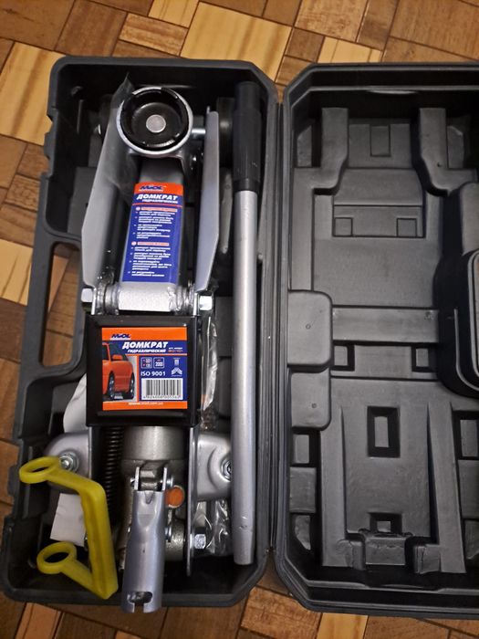 Домкрат гідравлічний підкатний у кейсі MIOL 2т 80-101