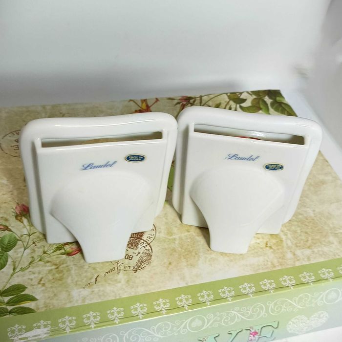 Vintage.Porcelanowe ramki x 2.