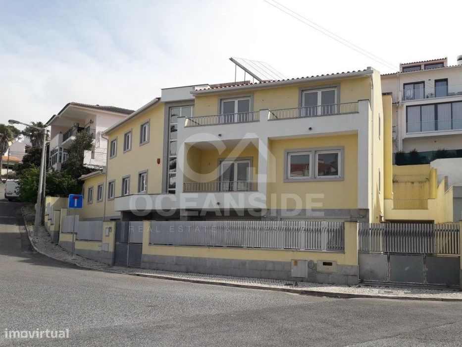 Prédio no centro da Parede com 11 suites