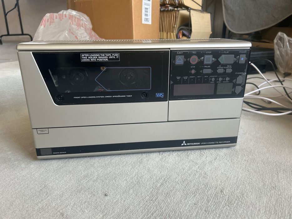 Rzadki przenośny magnetowid VHS Mitsubishi HS-710E retro
