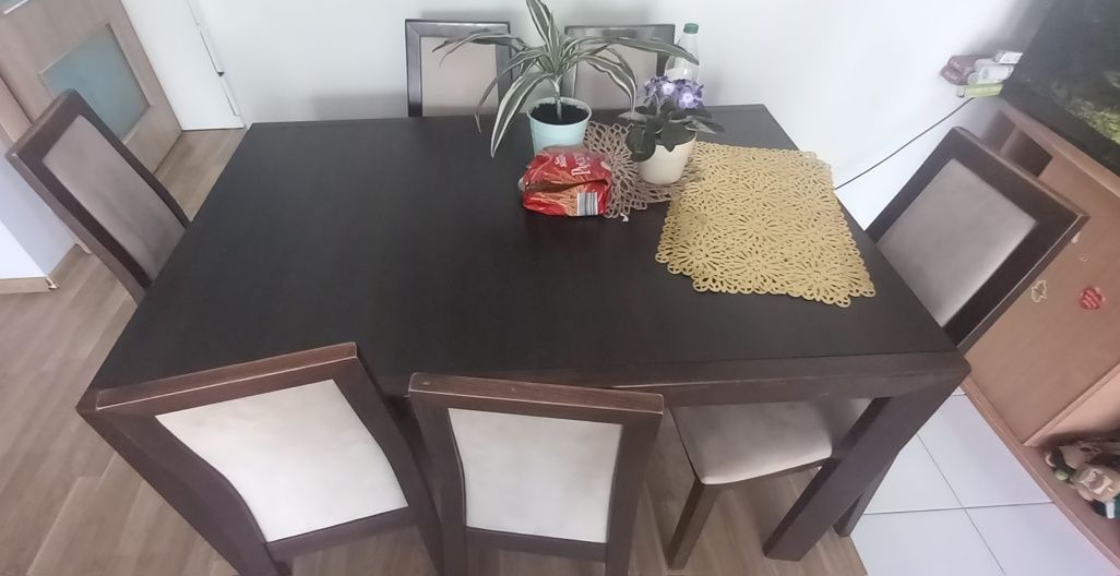 Krzesła 6 sztuk plus stół