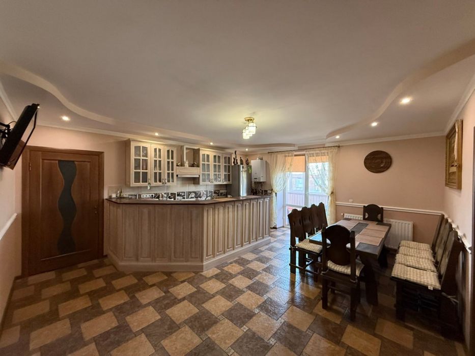 Продам квартиру в новобудові з меблями та технікою