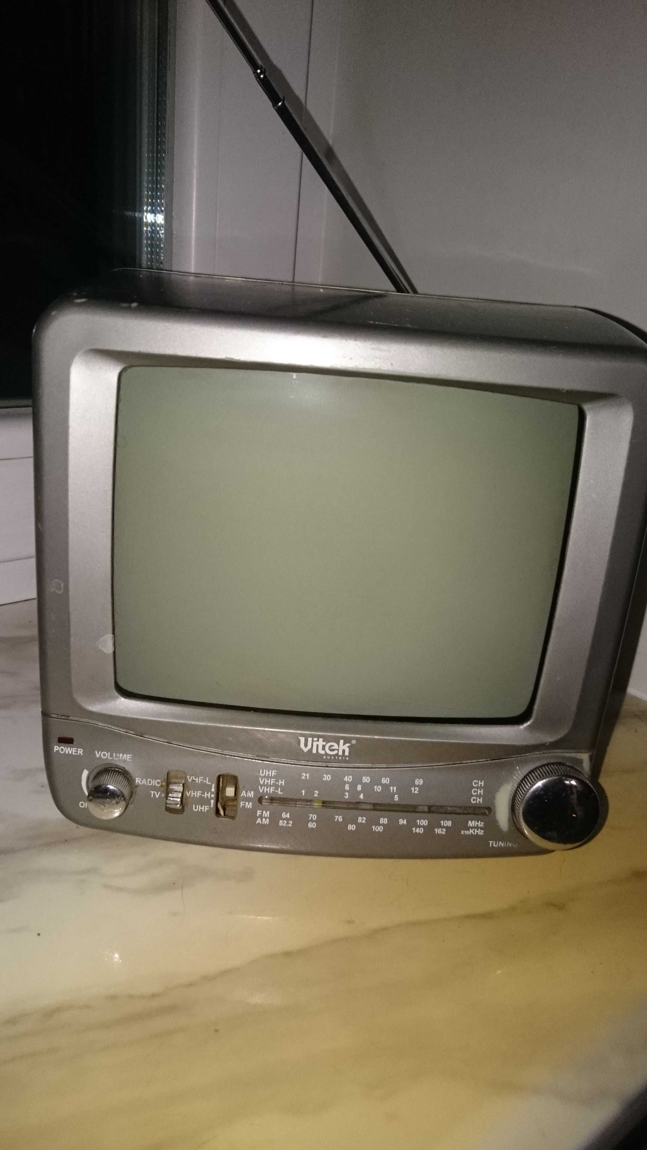 Телевизор Vitek переносной маленький (не рабочий)