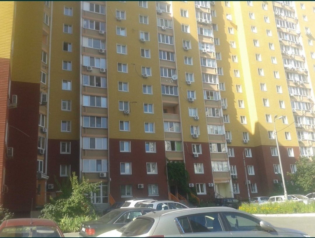 Продам 1/2 квартиры в 1 к.кв. возле ст.м. Минская