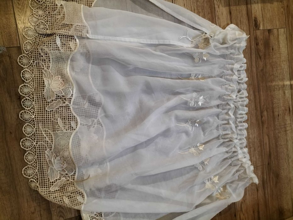 Firana z ozdobnym dolem