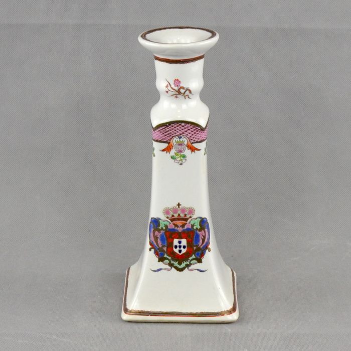 Castiçal em porcelana com brasão do Reino de Portugal