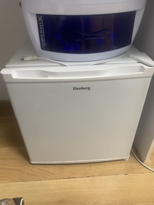 Продам холодильник з морозилкою