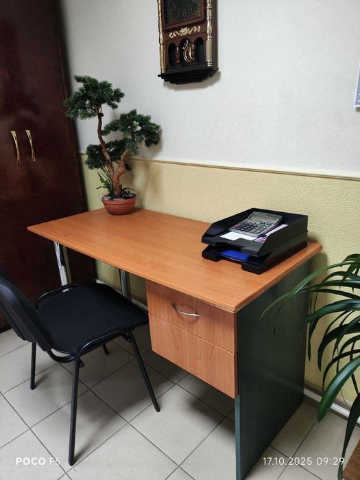 Столи офісні з шухлядами