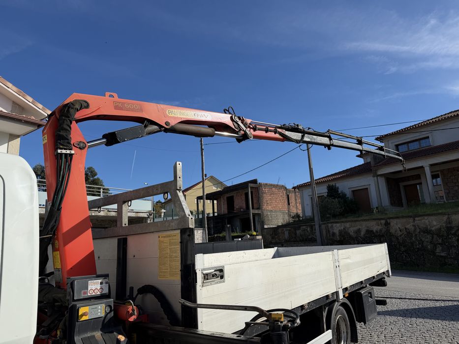 Mitsubishi canter com grua 12M+estrado