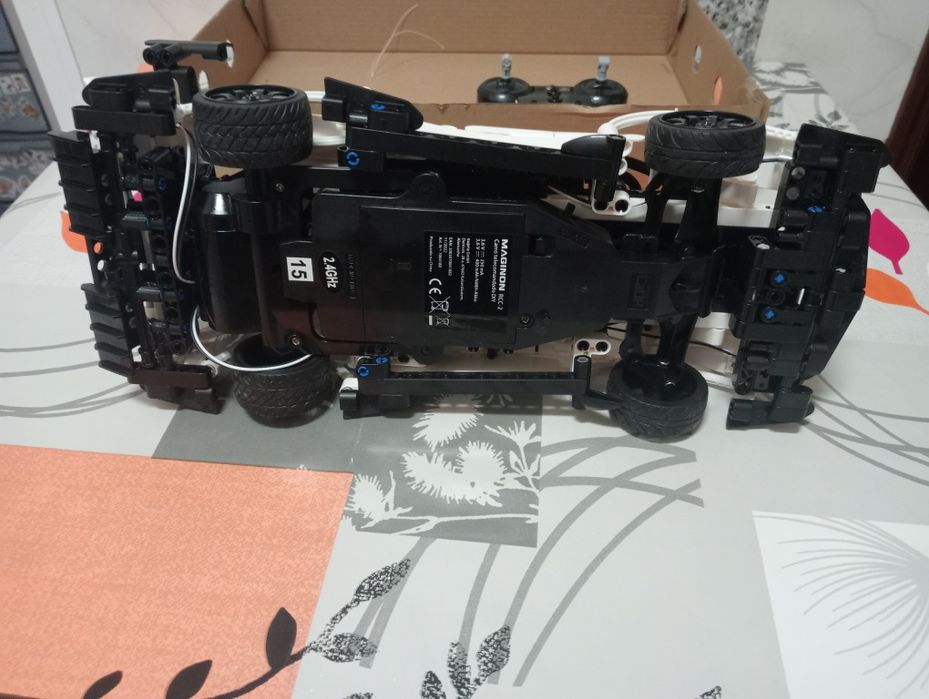 Carro telecomandado de Lego