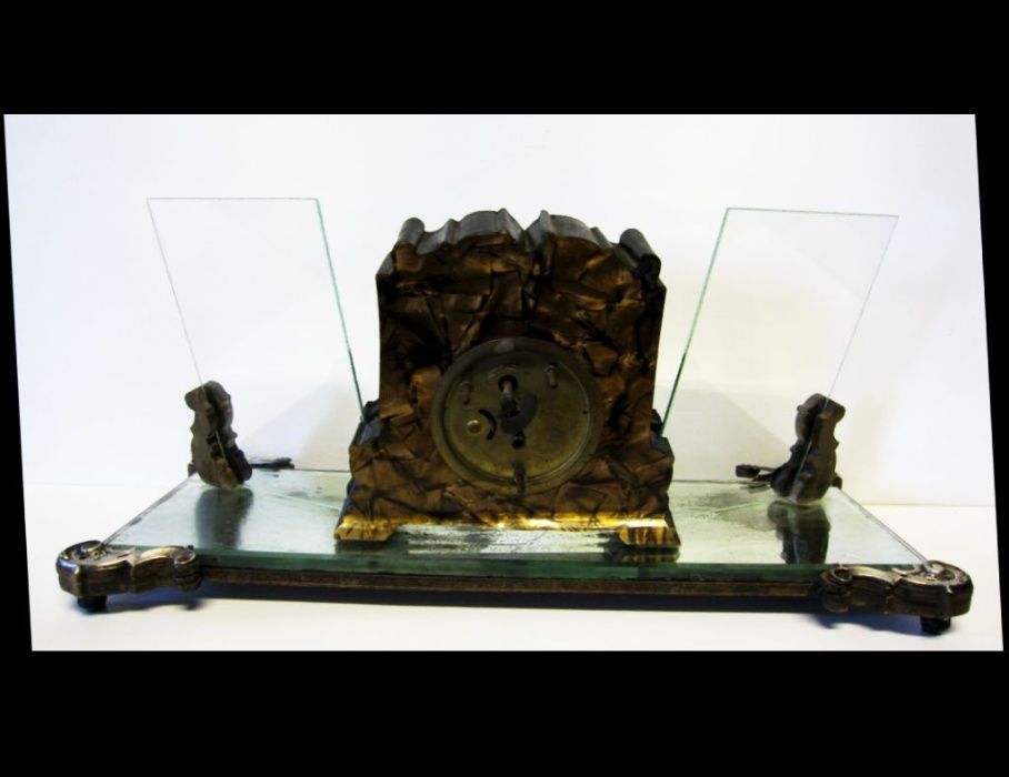 antigo relógio de mesa com applicaçóes em prata, espelhos e 2 molduras