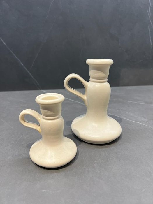 ŚWIECZNIKI z uchwytami 2 szt.w komplecie z ceramiki kremowej jak nowe