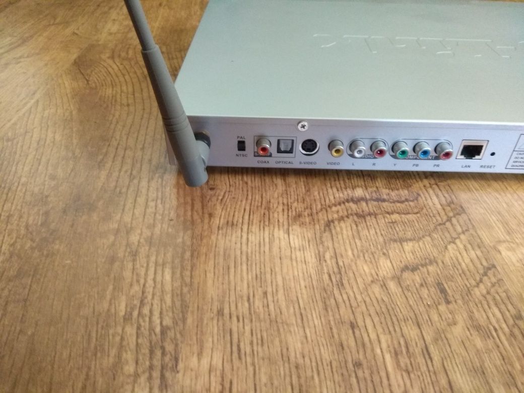 D-Link DSM-320 wireless media player + TV tuner homecast c 3300