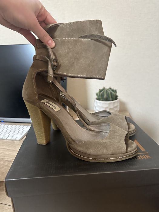 Босоніжки 41 р Stradivarius