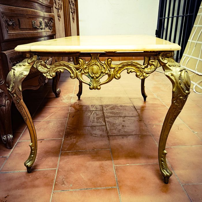 Stolik kawowy marmurowy