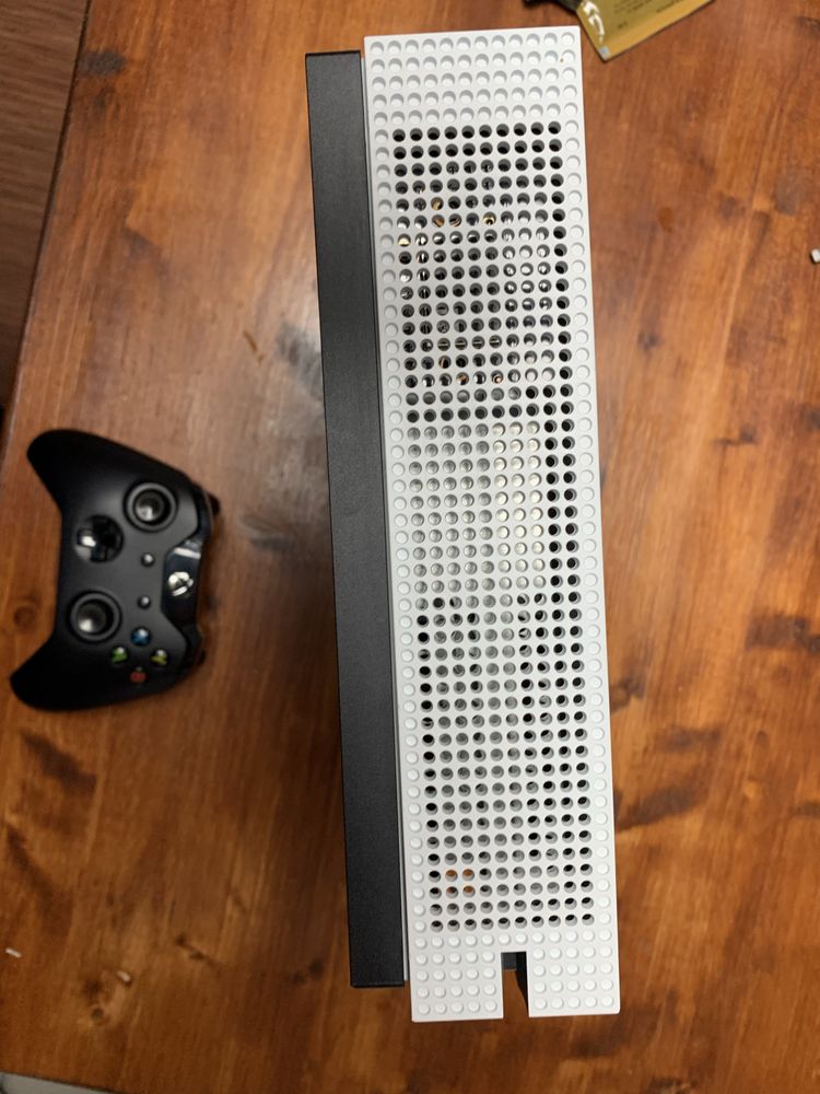 Продам X-Box one S 500 gb