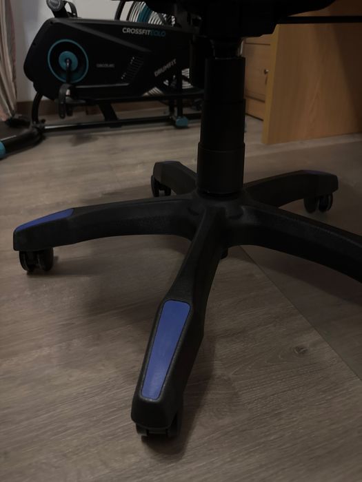 Cadeira gaming azul staples