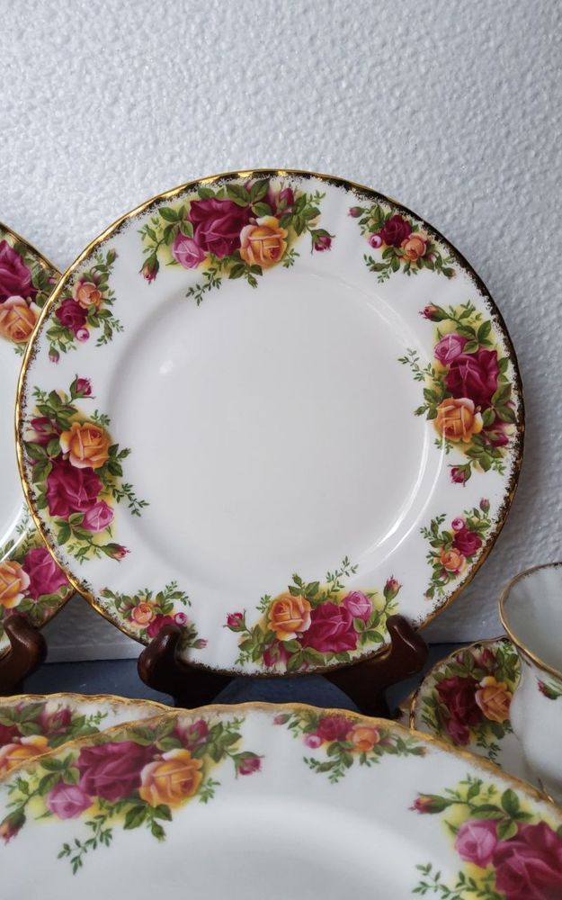 Порцелянові тарілки Royal Albert Old Country roses.