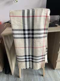 Nowy Szal Burberry,